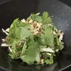 蒸し鶏パクチーサラダ