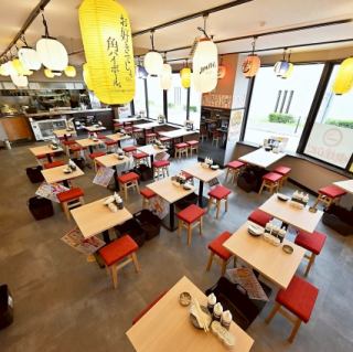 駅から徒歩4分の、超駅チカ！！サクッと飲みにも、宴会にも便利な立地となっています！外観は、ネオンの看板が目にひくようになっており、夜でもお店を見つけていただきやすくなっております！