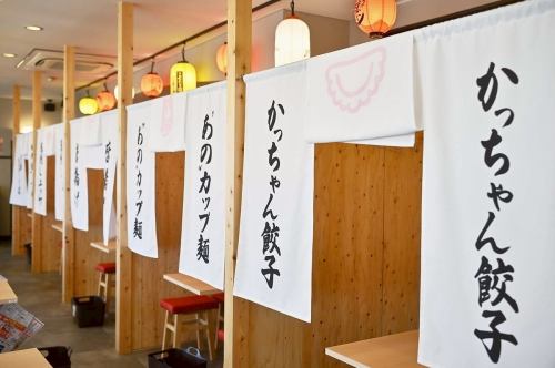 今日も一日お疲れ様でしたっ!!」とスタッフの元気の良い活気あふれる店内は気兼ねせずに通えるにぎやかな雰囲気☆スタッフの元気な声が響く居心地の良さが自慢です！少人数のサク飲みにおすすめ!!