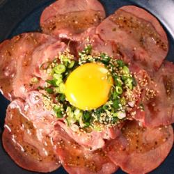 Grilled beef tongue with salt and green onion, Yukhoe style
