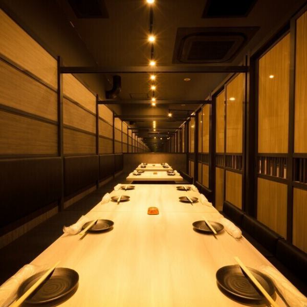 総席数<80席>の広々とした店内は、レイアウトも自由自在！2名様～団体様までご案内可能！貸切でのご予約も承っておりますので、お気軽にお問い合わせください。飲み放題付のお得なプランも多数ご用意しております。