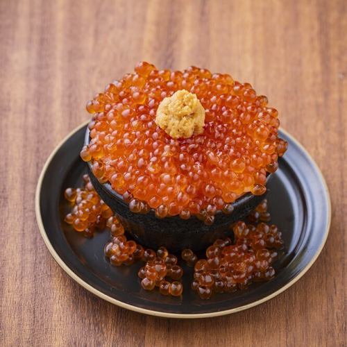 Spilled salmon roe rice (small)