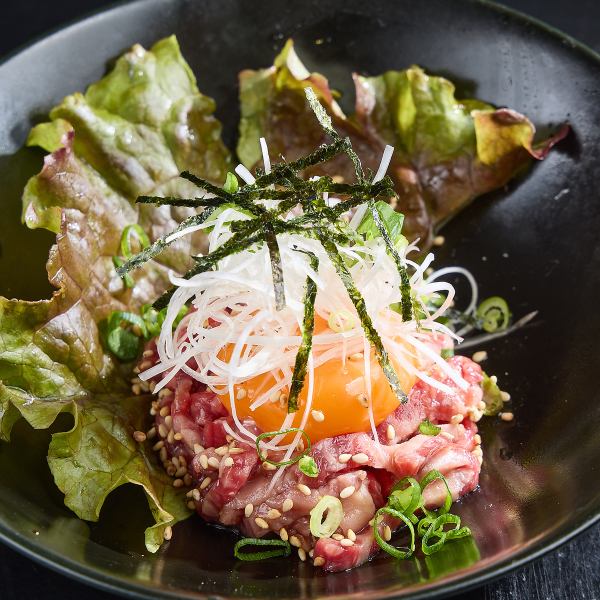 厳選ハラミの極上ユッケ！特製ダレで贅沢な味わい♪