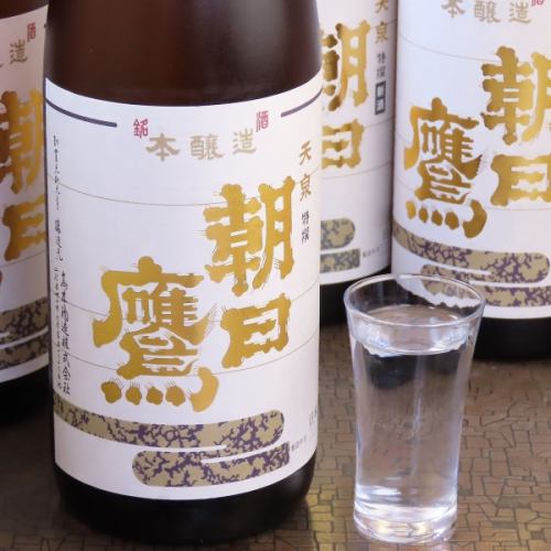 一个宁静的日本清酒场所，传播联系和乐趣