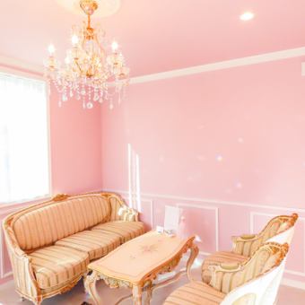 [Princess Room] There are two four-seater sofa tables.*This princess room can only be used by those who have reserved the princess set.