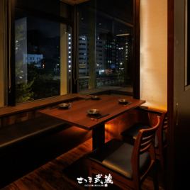 [2-4 people] Semi-private rooms are available for 2 people or more, perfect for dates and anniversaries.The atmospheric lighting creates a high-quality space that exudes a Japanese atmosphere.Please enjoy a relaxing time with your loved ones.