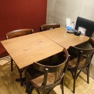 This is a table that can easily seat 3 to 4 people.Please use it for a variety of occasions, such as a quick drink after work! The table seats can accommodate up to 26 people, so it is also suitable for parties with a large number of people.