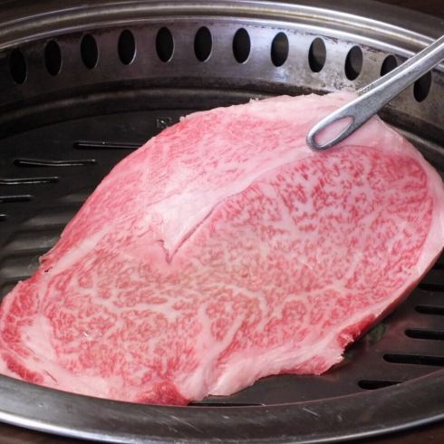 こだわりのお肉がなんと食べ放題◎