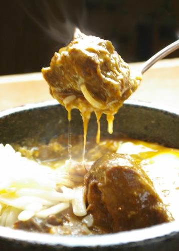 大人気！石焼き牛タンチーズカレーライス　〆にバッチリ