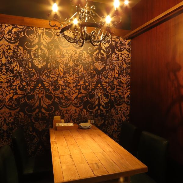 ◇◆気兼ねなく楽しむ、上質なプライベート空間◆◇ 周りの視線を気にせず心ゆくまで寛げる、洗練された個室をご用意しております。お昼からの優雅なママ会や女子会、華やかな歓送迎会や忘新年会、懐かしい同窓会まで。 大切な方々と過ごす、特別なひとときをどうぞ。