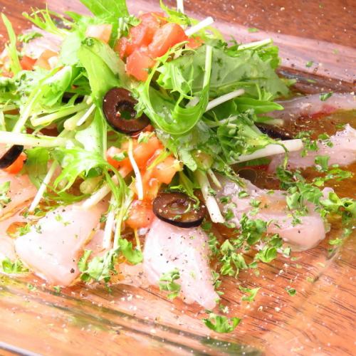 鮮魚のカルパッチョと香川県産のエディブルフラワー