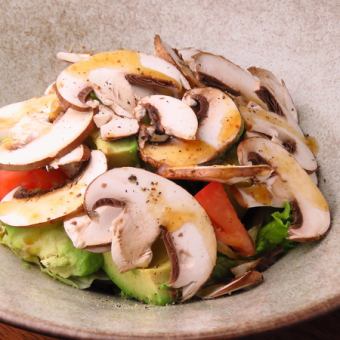 Avocado and raw mushroom salad