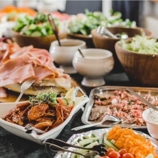宴会プランや結婚式2次会プランなど美味しいお料理と充実したドリンクでおもてなし致します。