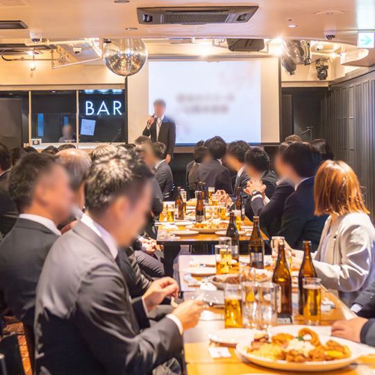 自由で広々としたフロア、音響や照明そしてビュッフェスタイルのお料理でパーティーをドラマチックに演出♪