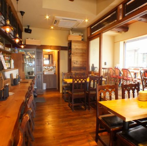 Interior of alcohol and BGM.Steam shop ♪ that can enjoy the atmosphere