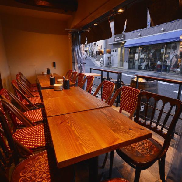 The terrace seats next to the entrance have a great sense of liberation! We open up as much as possible so that the air is constantly replaced! You can enjoy your meal leisurely while bathing in the night breeze ♪ The beer you drink on the terrace seats full of openness is exceptional !!