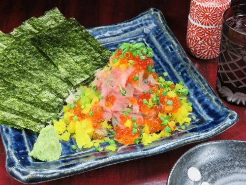 Spilled salmon roe Taku Tower prime, sprinkle with seaweed