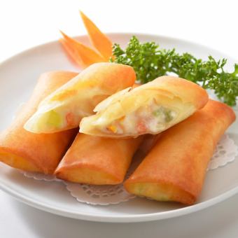 Quickly hand-wrapped spring rolls (4)