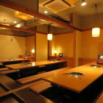 Because it is a private room, it can be used for groups and large banquets! A cozy space only for friends! If you remove the partition, you can reserve it.