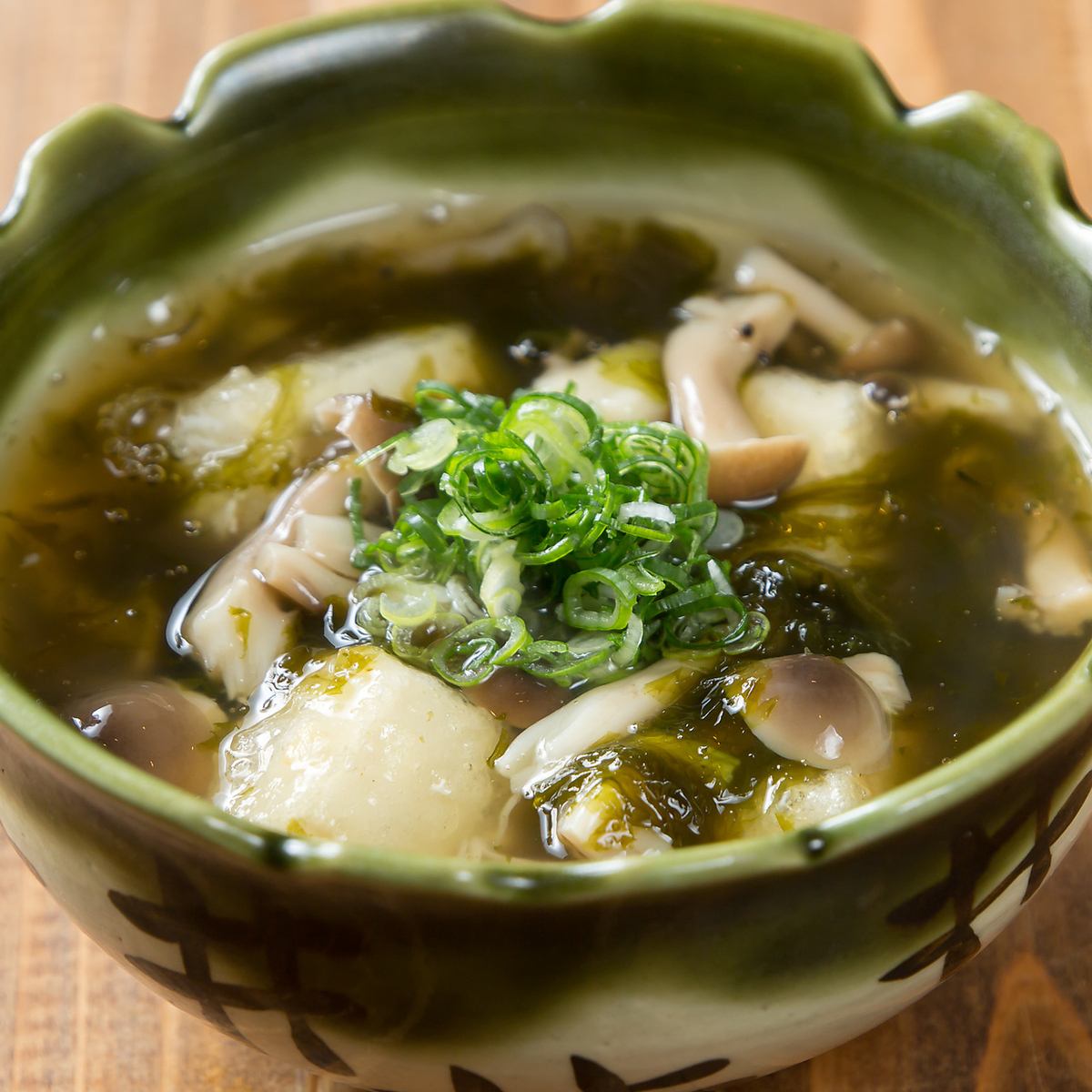 落ち着いた店内でごゆっくりお過ごしください。