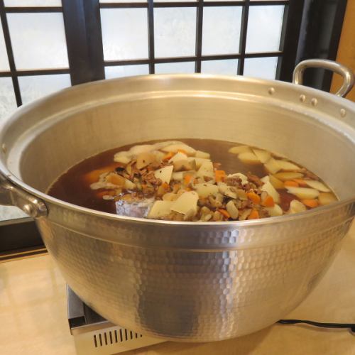 [Big pot has a big impact!] Boiled motsuni