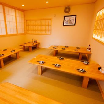2階の座敷を貸切るかたちになります。他のお客様を気にせず行き来ができるので、団体様の宴会に最適◎クラス会や送別会や歓迎会など様々な宴会、飲み会にご活用ください♪26名様までok！