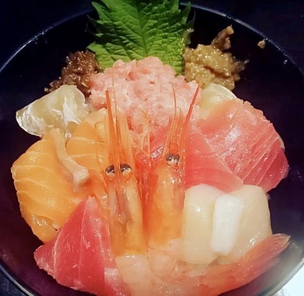 【コスパ最強の絶品ランチ】海鮮丼1日10食限定なんと800円でご提供！！