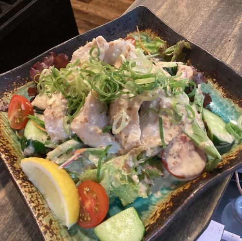 蒸し鶏の焙煎ゴマドレサラダ
