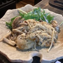 カキとキノコのガリバタ炒め