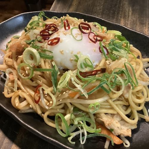 スタミナ焼きそば 温玉のせ