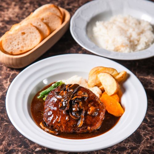 老若男女問わず楽しめる！ボリューム満点、選べる3種の絶品『ハンバーグ』