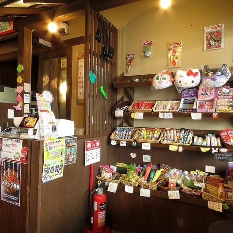 We have a small menu such as mini okonomiyaki ◎ There is also a popular sweets corner ♪