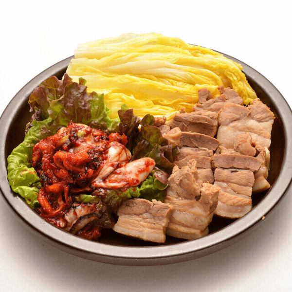 【人気メニュー】見た目にも鮮やかな【豚肉包み】白菜にキムチと一緒に包んでお召し上がりください/2,580円