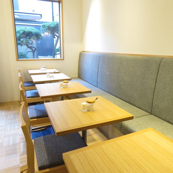 [There are table seats that can be used by 2 to 12 people!] The table seats used by 2 or more people are perfect for those who want to enjoy lunch in Asakusa! Enjoy your meal, cake, etc. ◎