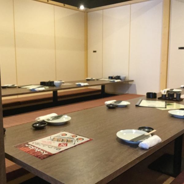 【歓迎会・送別会や同窓会などに◎】木を基調とした温かみのある店内は各種宴会から少人数での飲み会など様々なシーンでご利用頂きやすくなっております！送別会や歓迎会などでの貸切のご相談も随時受け付けておりますのでお気軽にお問い合わせください！