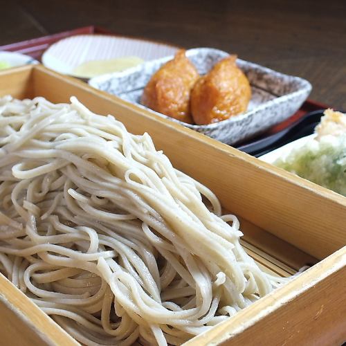 Luxurious set meal for both soba and tempura!