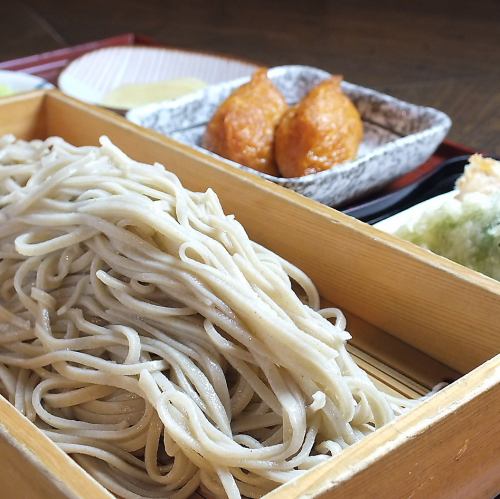 Daizen set meal where you can enjoy soba, inari, and tempura!