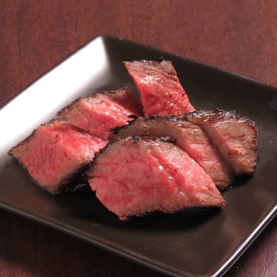We thoroughly control the quality of the meat so that you can enjoy it in its most delicious state.