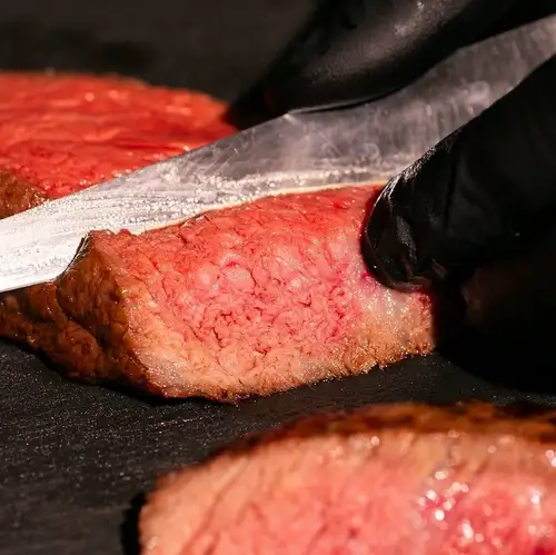 丁寧に焼き上げた極上肉