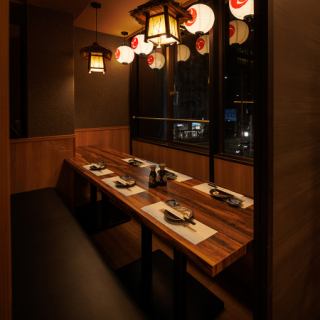 会社宴会や大型宴会・パーティーにピッタリな広々個室をご用意!柔らかな照明灯る優美な空間が特別なご宴会を演出します♪旬の味覚愉しむ本格料理と銘酒で贅沢なご宴会をお楽しみ下さい