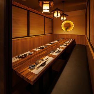 オシャレな和空間のお席。お席は広々としている為、カジュアルな接待・少人数の飲み会、デートや合コンにも人気！新橋で個室居酒屋をお探しでしたら、ぜひ当店へ足をお運び下さい[新橋/個室居酒屋]