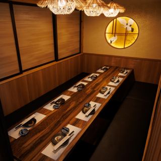 全てのお客様にゆったりと寛いで頂きたいため、広々個室も完備！落ち着いた宴会にも最適な席となっております。友人・同僚との飲み会にもピッタリ[新橋/個室居酒屋]