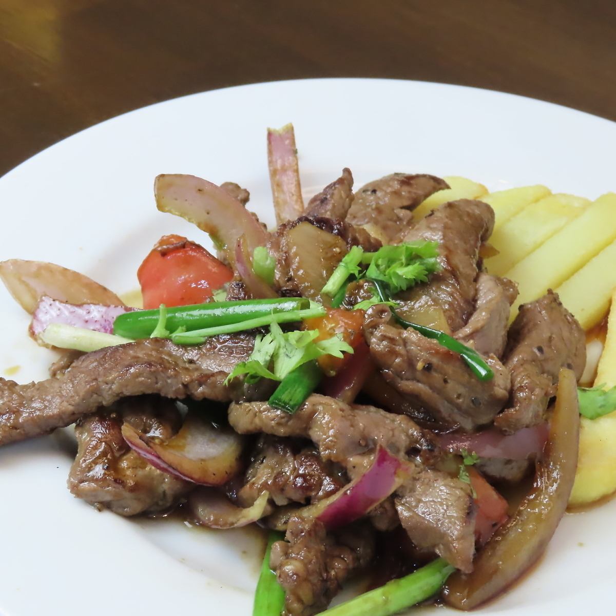 ペルーの自慢のお肉料理を豊富にご用意！