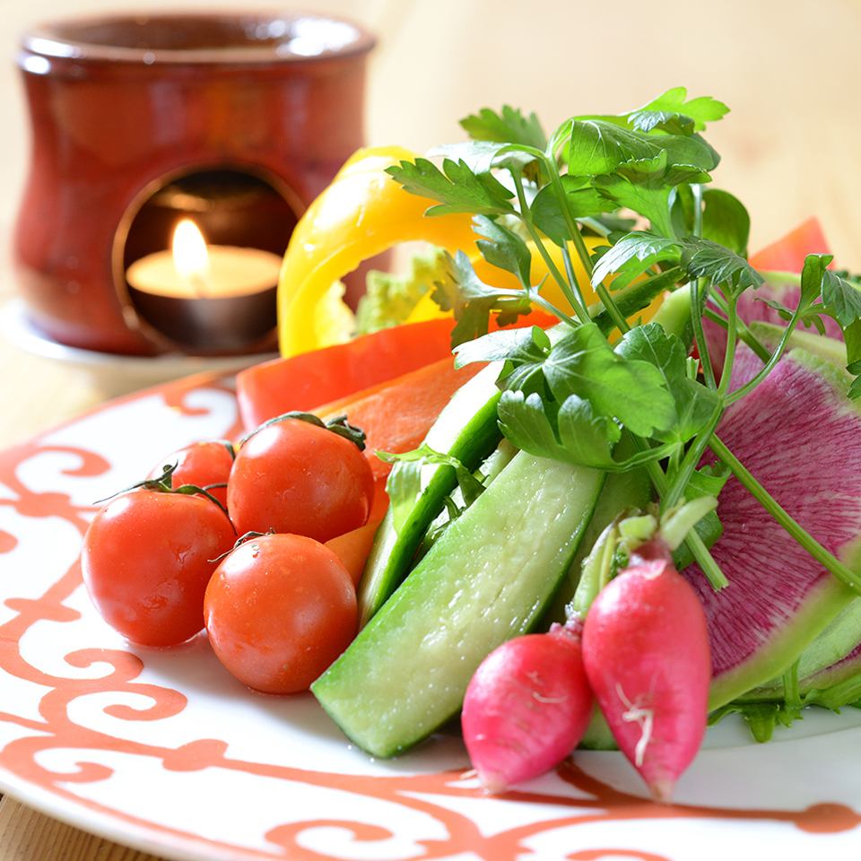 ソーレマンといえば、新鮮野菜のバーニャカウダー！