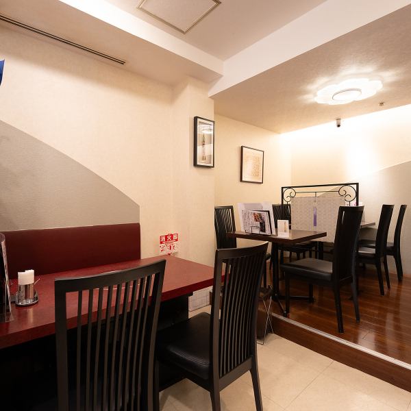 会社宴会や大人数の集まりに対応した広々お席をご用意!グループ利用にオススメな各種コースのご予約も受け付け中です◎明るい店内は異国情緒たっぷりで、活気ある雰囲気が宴会の場をさらに華やかに盛り上げます。ゆったり座れる椅子や清潔感ある空間で、シーンを問わず快適に過ごせるのが魅力★