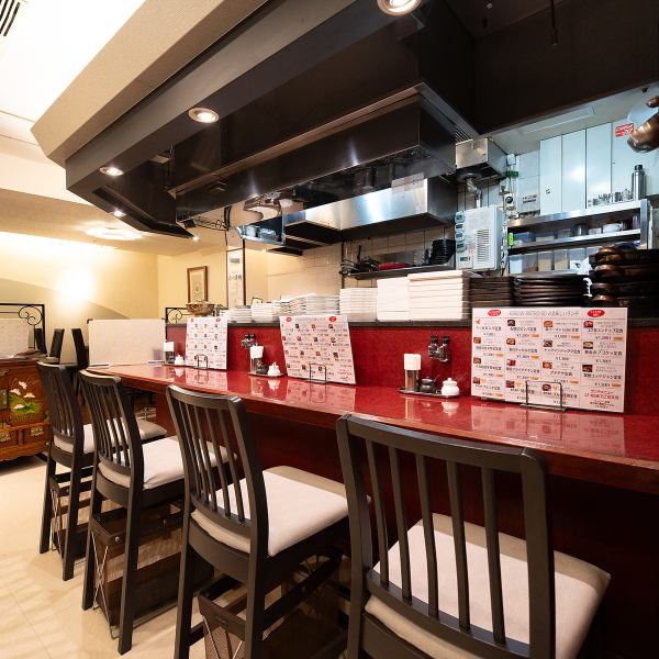 お一人様から少人数まで対応可能なお席も完備◎特にカウンター席はお一人様やデートにおすすめ♪落ち着いた照明と柔らかなBGMで、プライベートな時間をゆったり過ごしたい方にピッタリ!仕事帰りのサク飲みやデート利用にもおすすめなコンパクトで心地よい空間です★