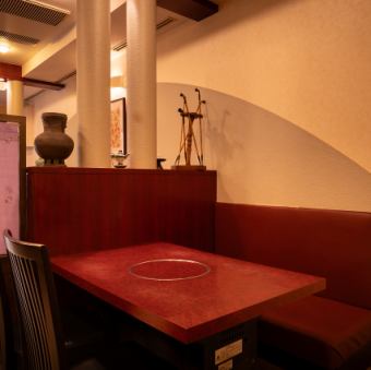 テーブル4名掛け4席