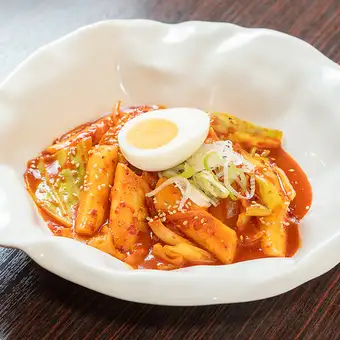 Tteokbokki (Korean rice cake stir-fry with sweet and spicy sauce)