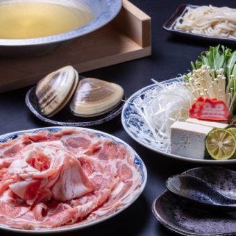 【冲绳县菠萝猪肉盐涮锅】用蛤蜊和宫古岛雪盐制作的盐涮锅