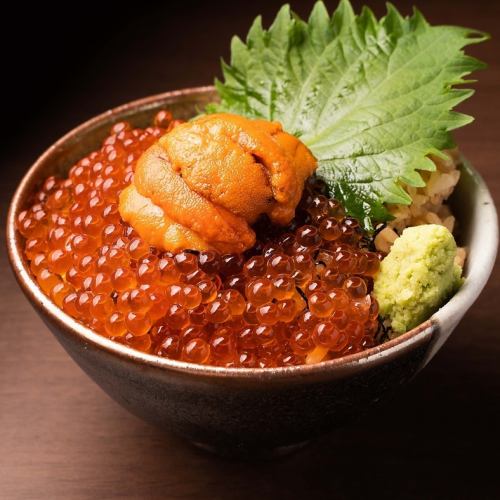 Sea urchin and salmon roe rice